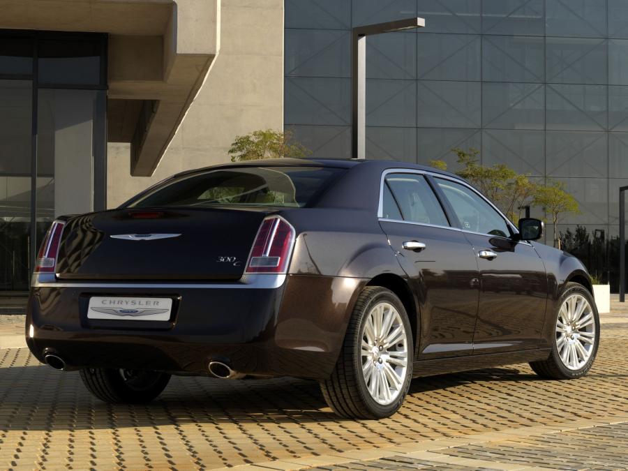  Chrysler 300C 2012 года  (ZA) (фото 2 из 7)